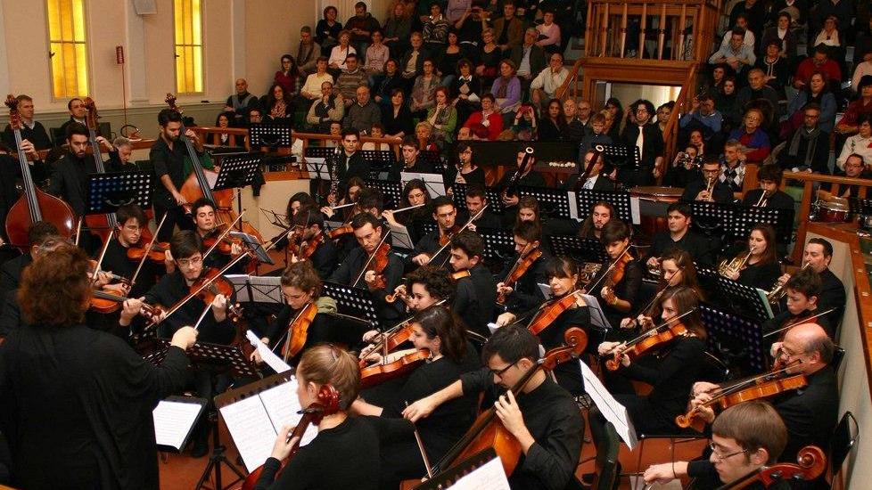 Consiglio comunale, esordio in musica
