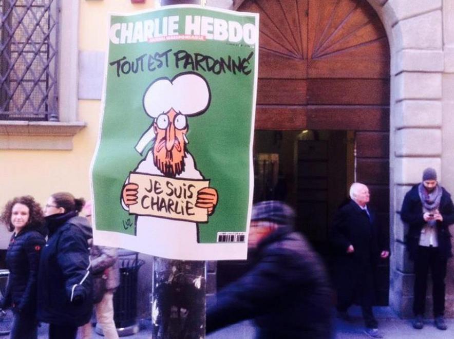 Charlie Hebdo, la copertina affissa in città 