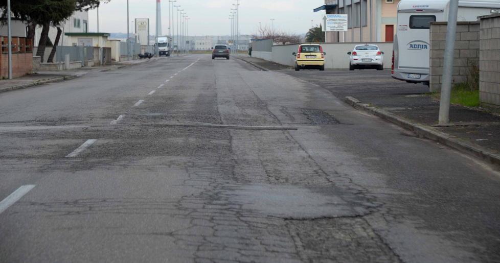 Troppe buche, scoppia la protesta