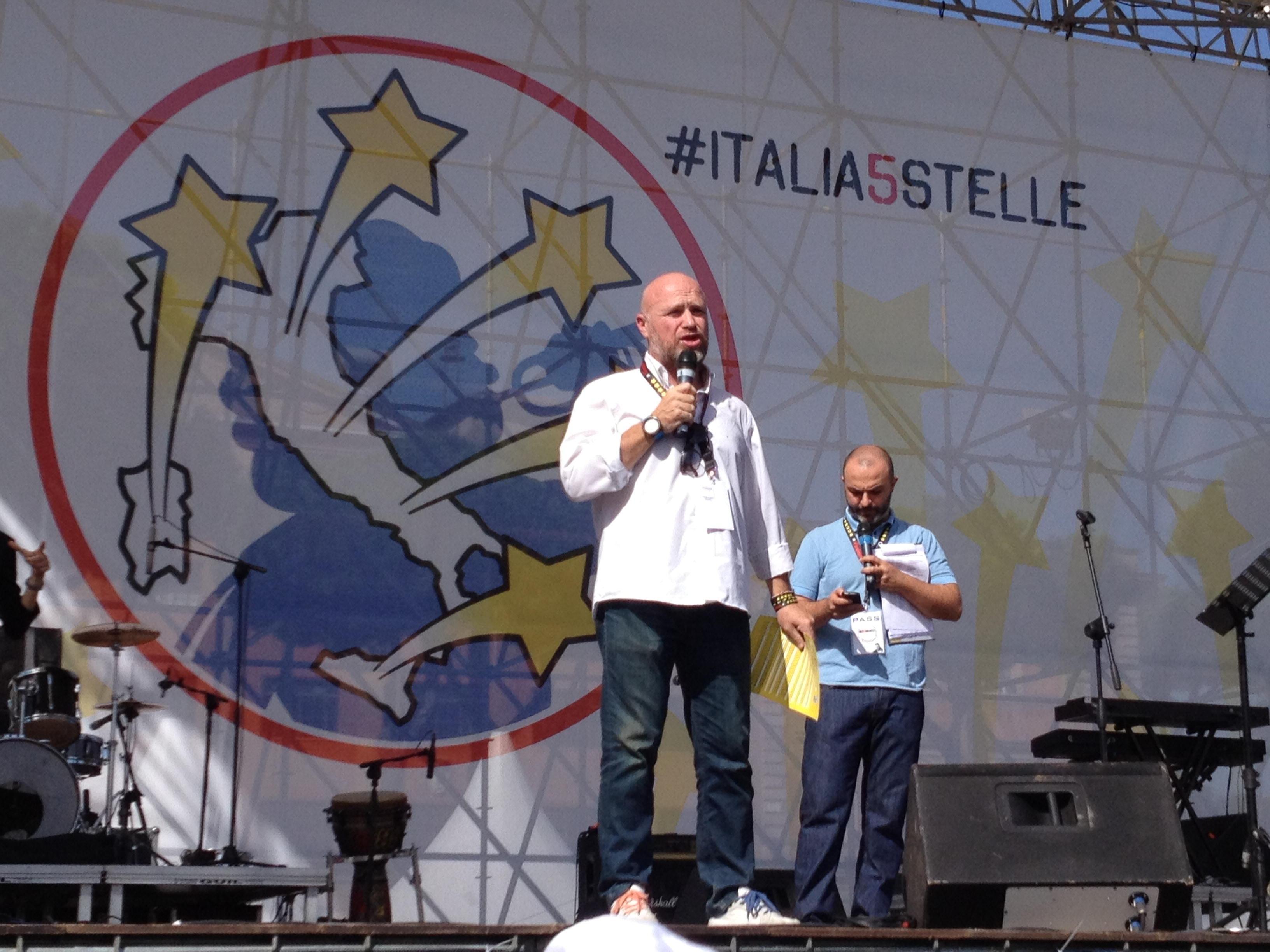 Il sindaco Filippo Nogarin sul palco dell'evento M5S al Circo Massimo