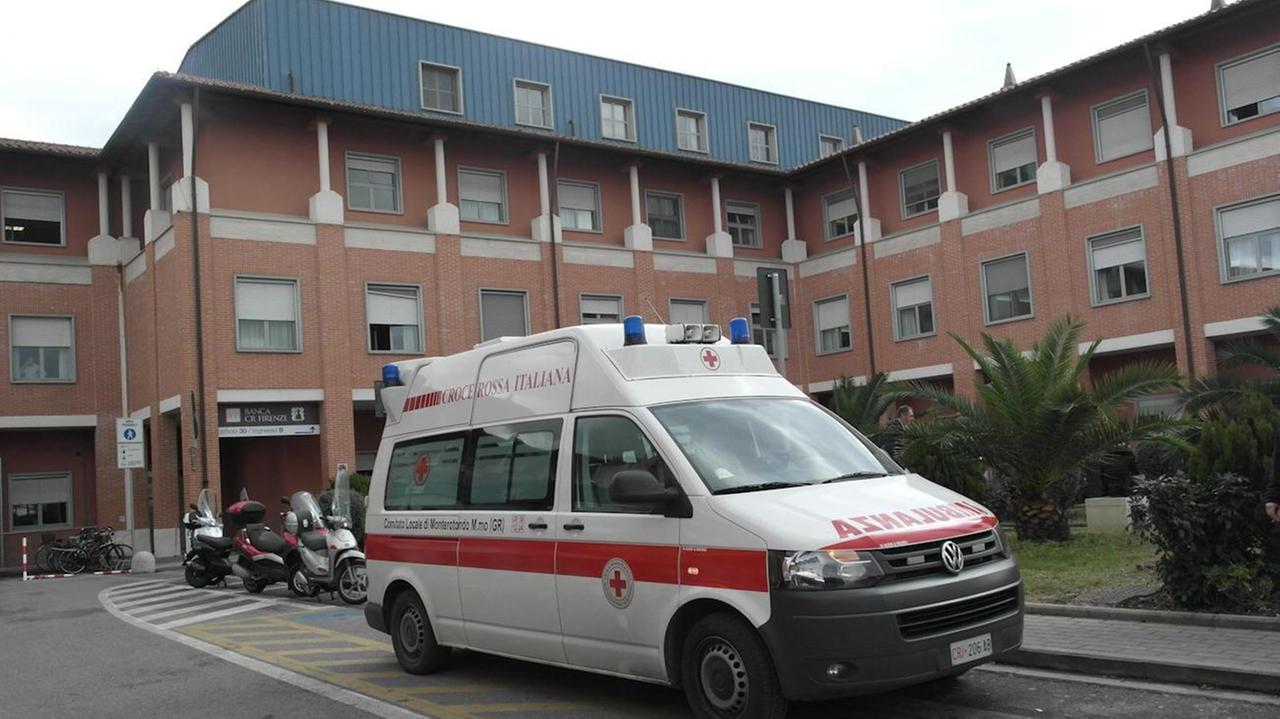 Una delle ambulanze in servizio a Cisanello