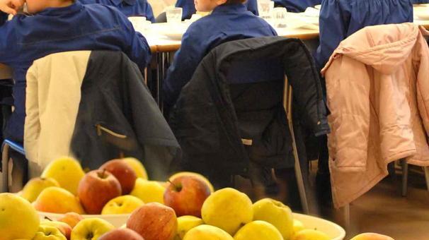 Il cibo avanzato dalle mense non va più alla Caritas