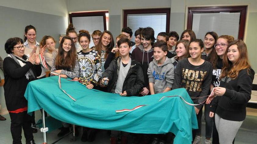 Vittime di violenza la scuola dona un letto