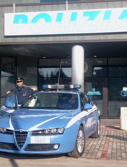I poliziotti salvano un uomo 