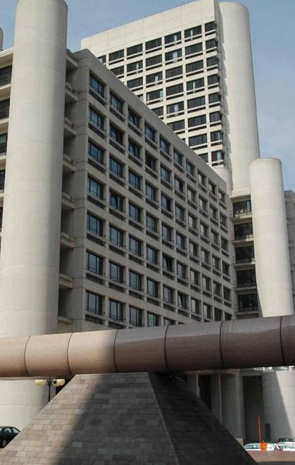 «Ai consiglieri bastano 5mila euro» 