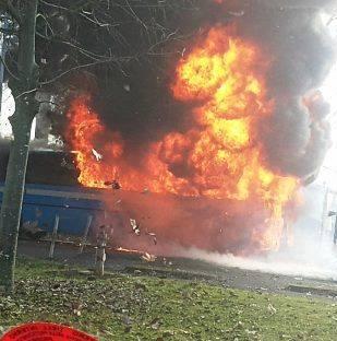 Riscaldamento in tilt, corriera in fiamme 