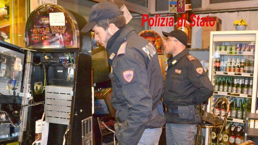 Spaccata al bar, danni per 15 mila euro