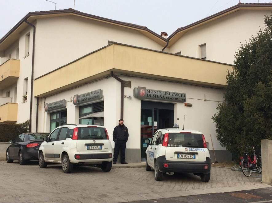 Assalto notturno alla banca 