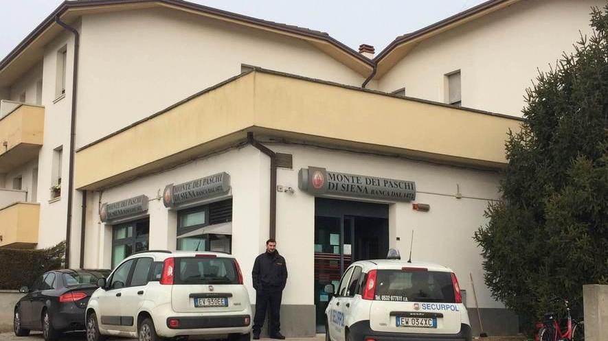 Assalto notturno alla banca