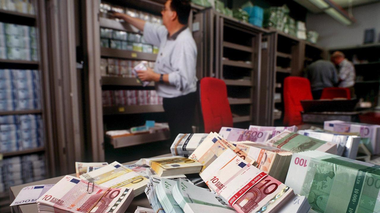 Viaggi, indennità, rifiuti: ecco chi spende di più