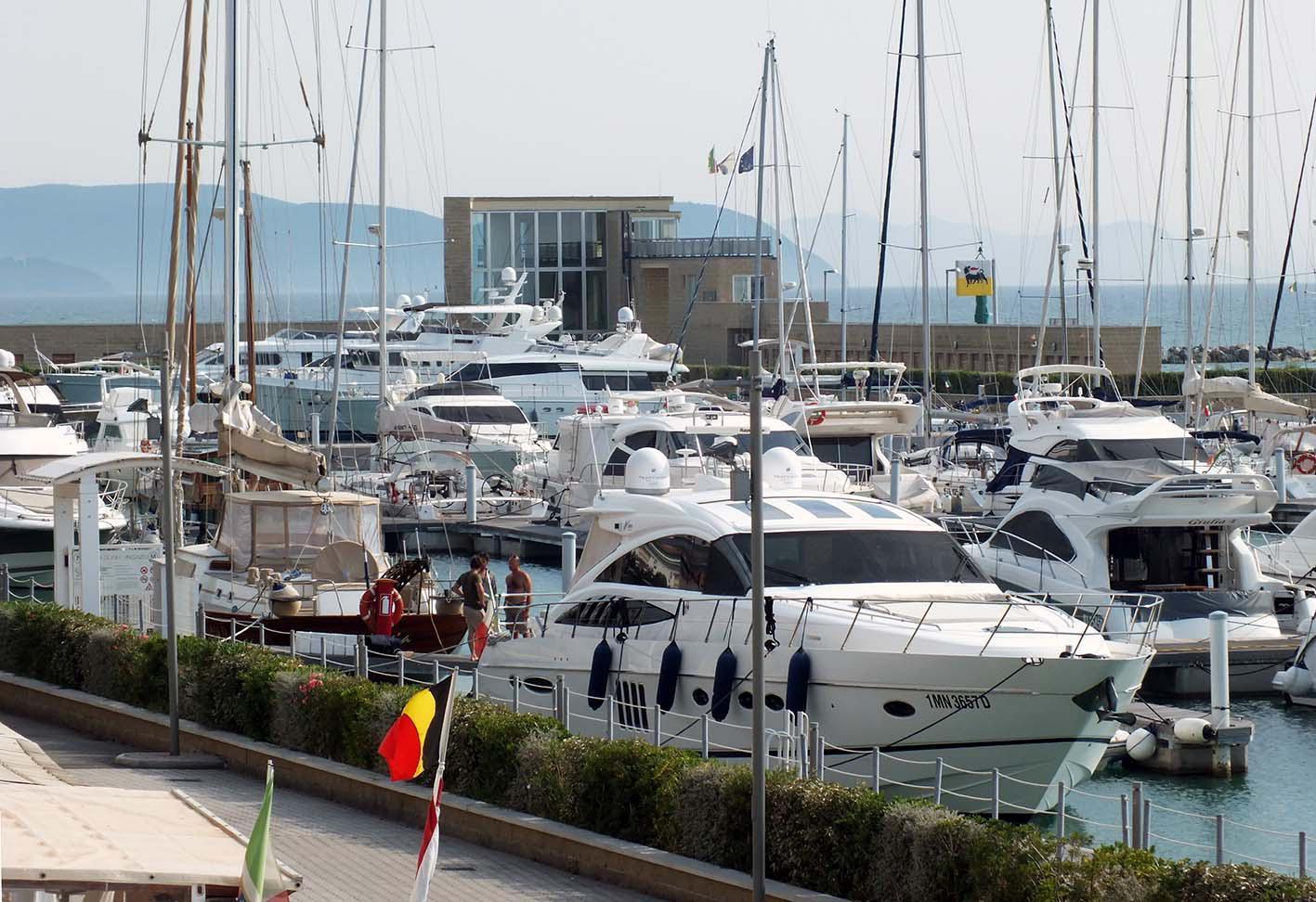 Sullo sfondo l'edificio Torretta su cui sarà installata l'antenna oceanografica