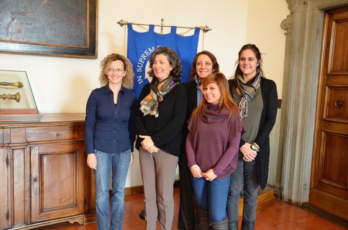 Il prorettore Rosalba Tognetti, con le psicologhe e le tirocinanti del Servizio d’ascolto d'Ateneo

