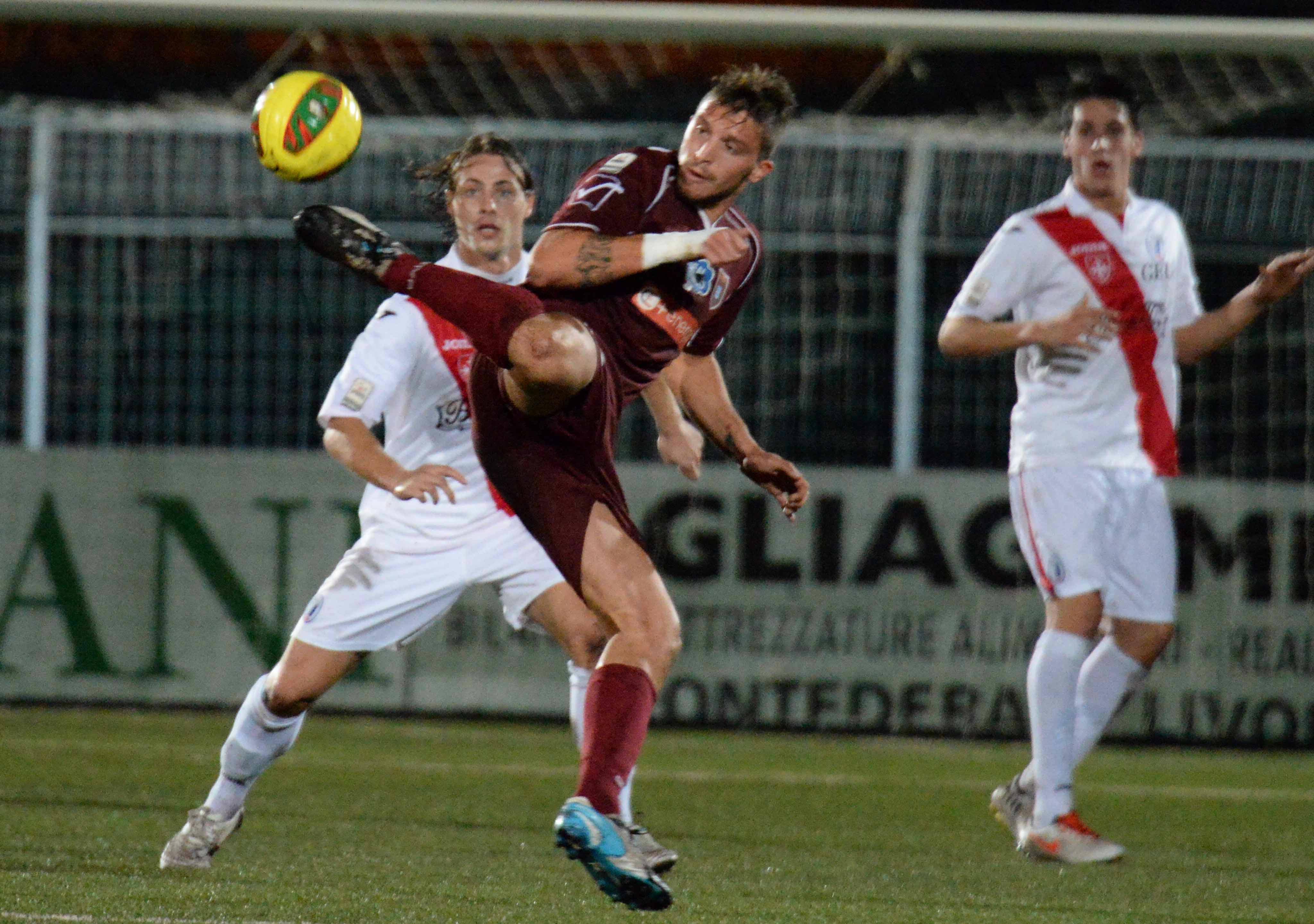 Della Latta in azione con la maglia del Pontedera (foto Franco Silvi)