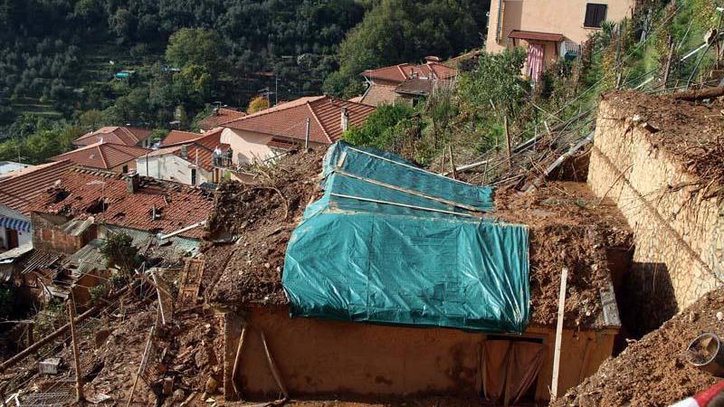 La casa distrutta della frana