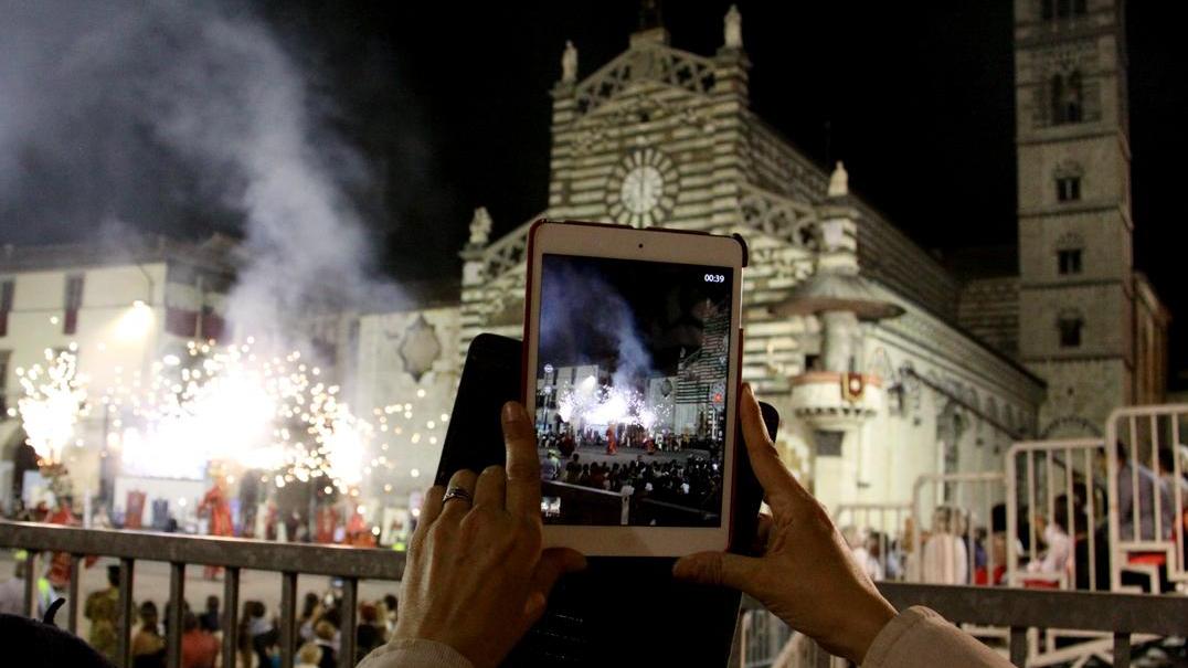 Piazza Duomo a Prato in una foto di Carlo Moscardi