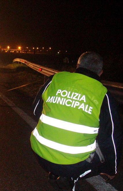 Muore a 25 anni nel furgone contro un suv 