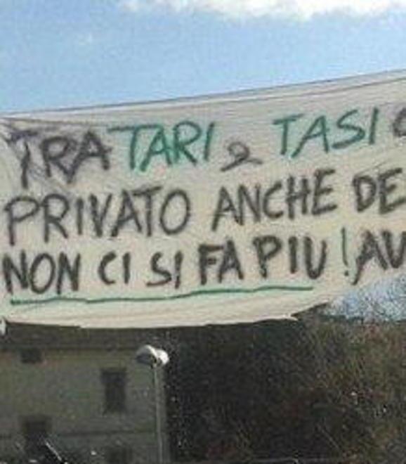La protesta comincia a Natale con un lenzuolo 