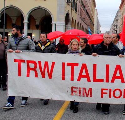 Cercasi accordo, gazebo dei sindacati davanti al Comune