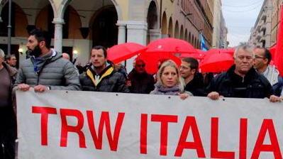 Cercasi accordo, gazebo dei sindacati davanti al Comune