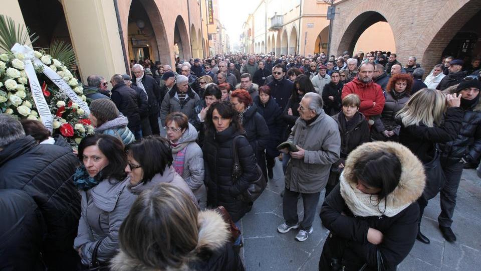 Morto in moto, la polizia cerca testimoni