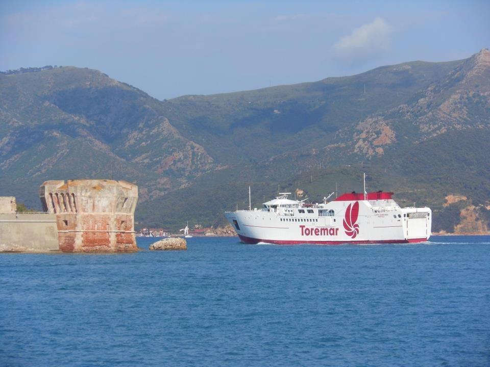 Un traghetto della Toremar 