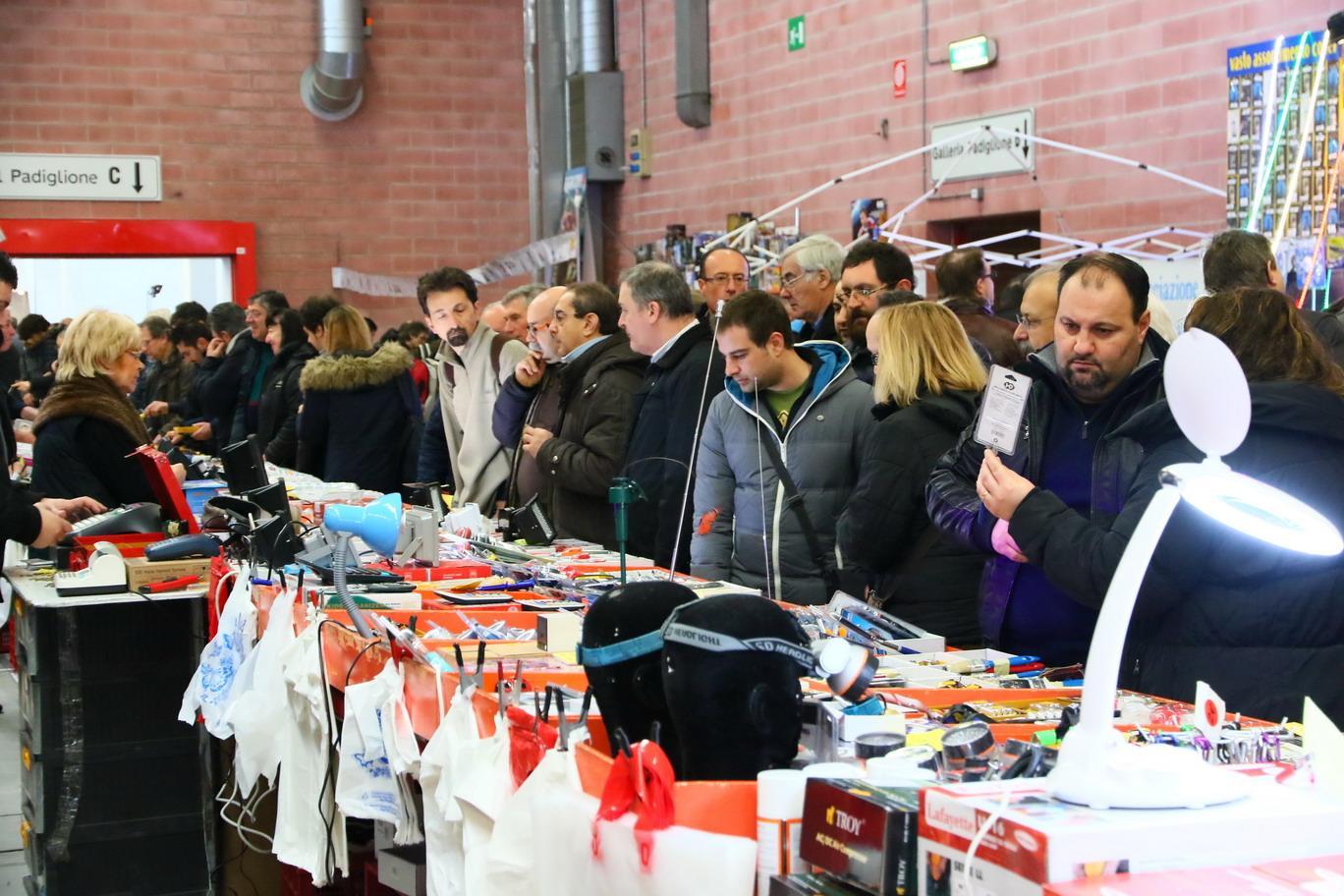 Expoelettronica: in migliaia tra gli stand