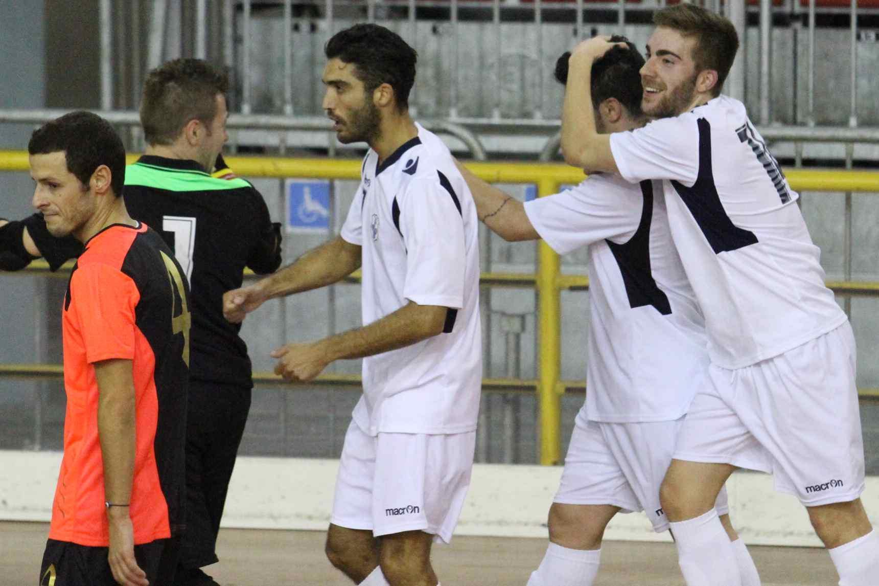 La gioia dei pratesi dopo un gol segnato in una partita di campionato