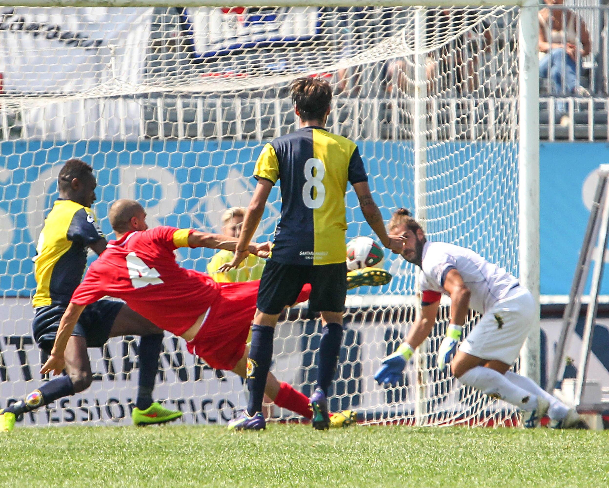 Morrone-gol nella partita di andata a Rimini