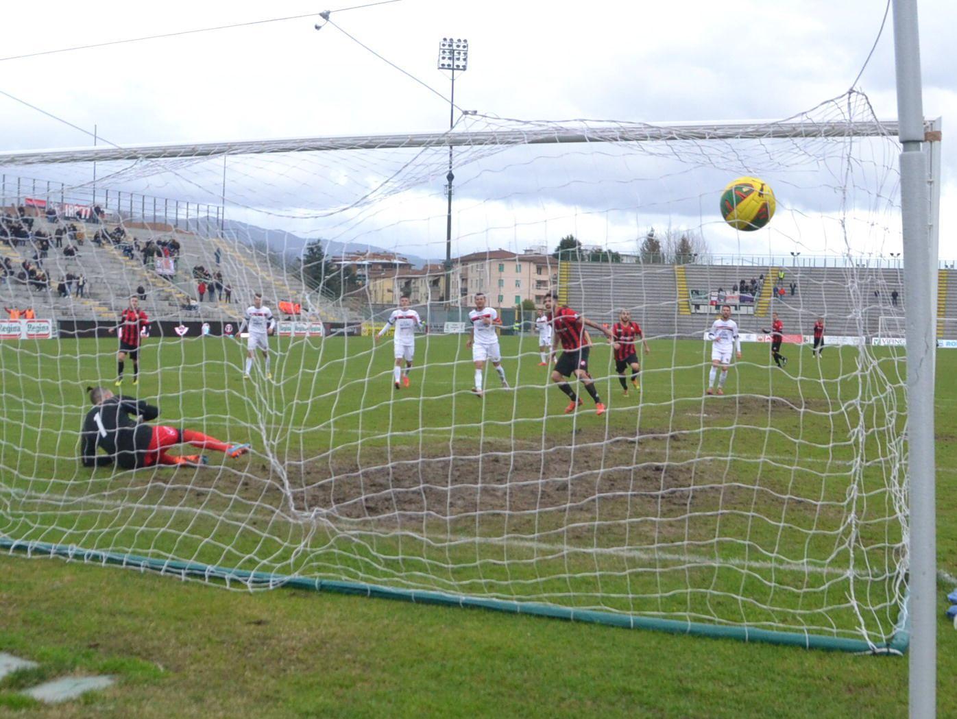 Il calcio di rigore realizzato da Francesco Forte (Vip) 