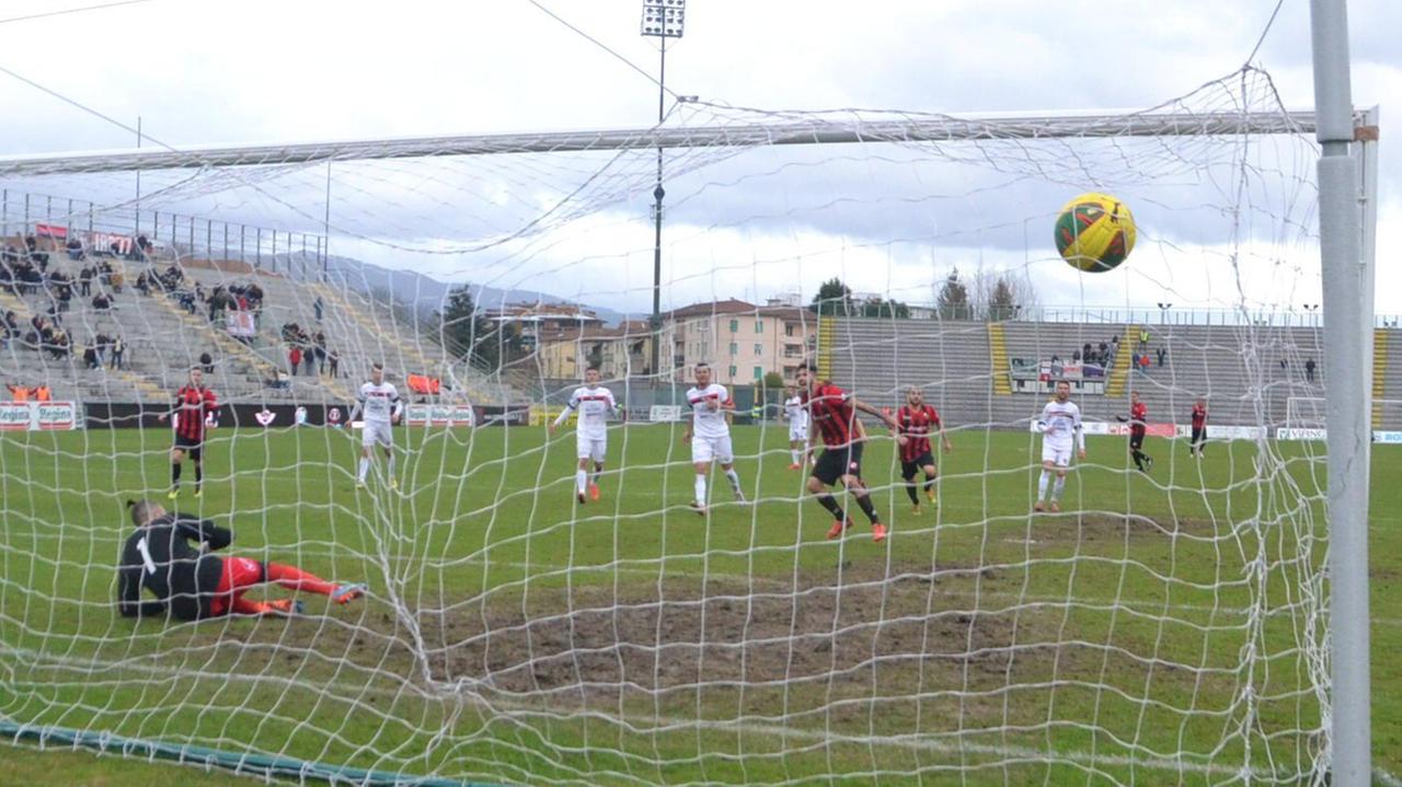 Il calcio di rigore realizzato da Francesco Forte (Vip)