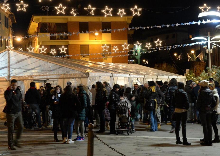 La festa in piazza per il del Palio di Buti 2015 (foto di Franco Silvi)