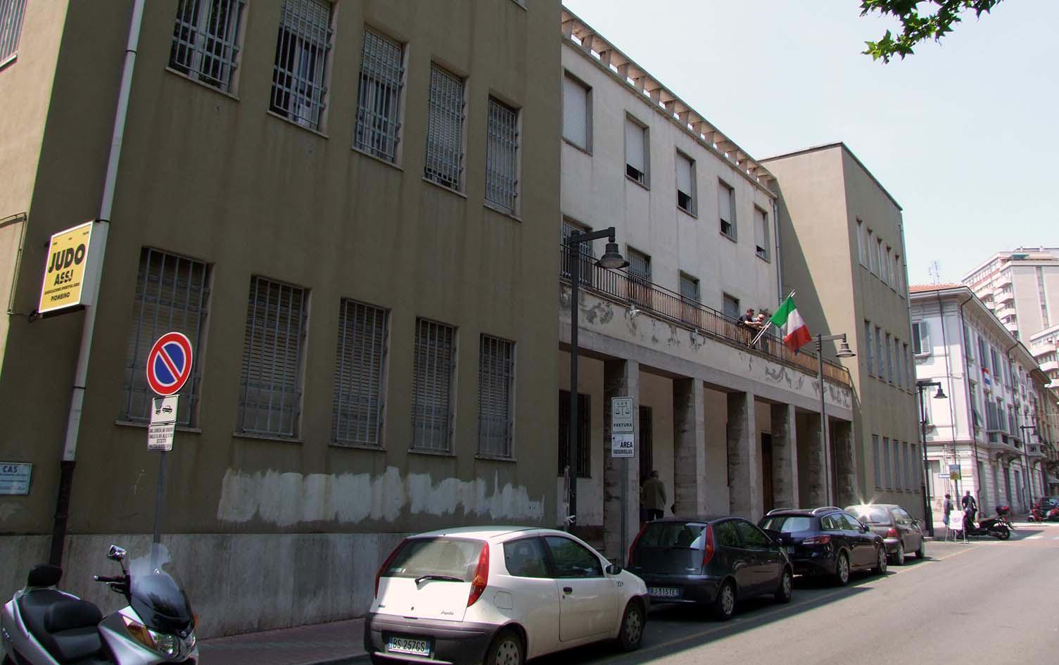 L'edificio che ospitava il tribunale, in via Fucini (foto Pabar)