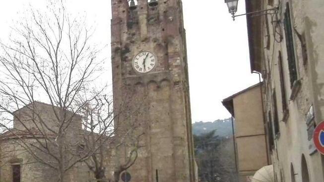 Mercato, i banchi lasciano troppi rifiuti in via Roma