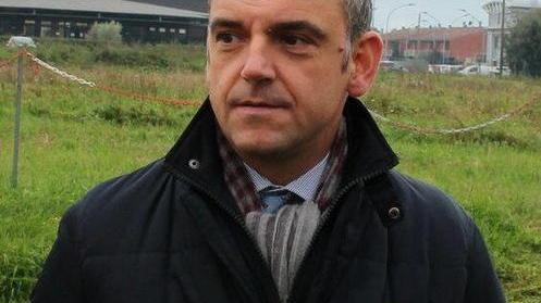 Menesini promette di mettere i lampioni