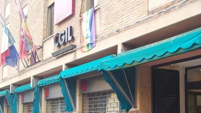 Il ‘giallo’ dei fucili alla Cgil Il luogo del deposito è casuale si ipotizza procurato allarme