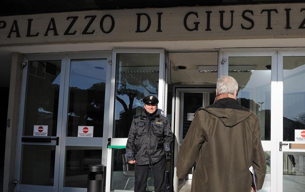 Assegno negato, per il giudice fu discriminazione 