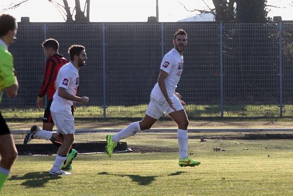 Riccardo Nalli festeggia il primo gol