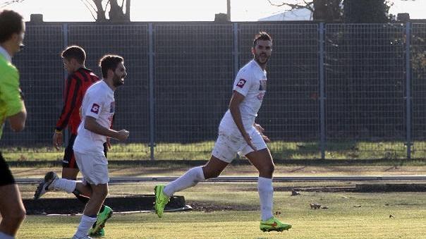 Riccardo Nalli festeggia il primo gol