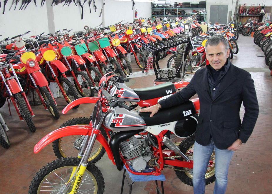 220 moto al posto delle filande. E’ a Narnali il re dei restauratori di fuoristrada 