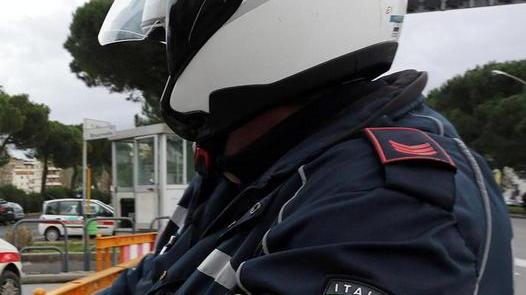 Vigili al lavoro con la scritta “Precettato”