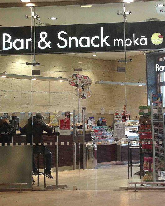 Al bar della stazione lo aspettavano al lavoro