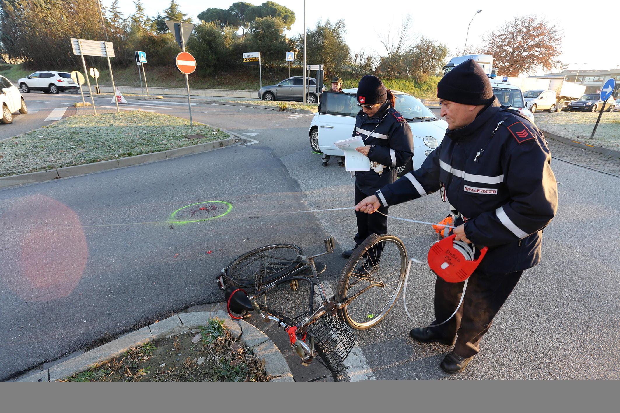 I rilievi della polizia municipale a Sovigliana (foto Agenzia Carlo Sestini)