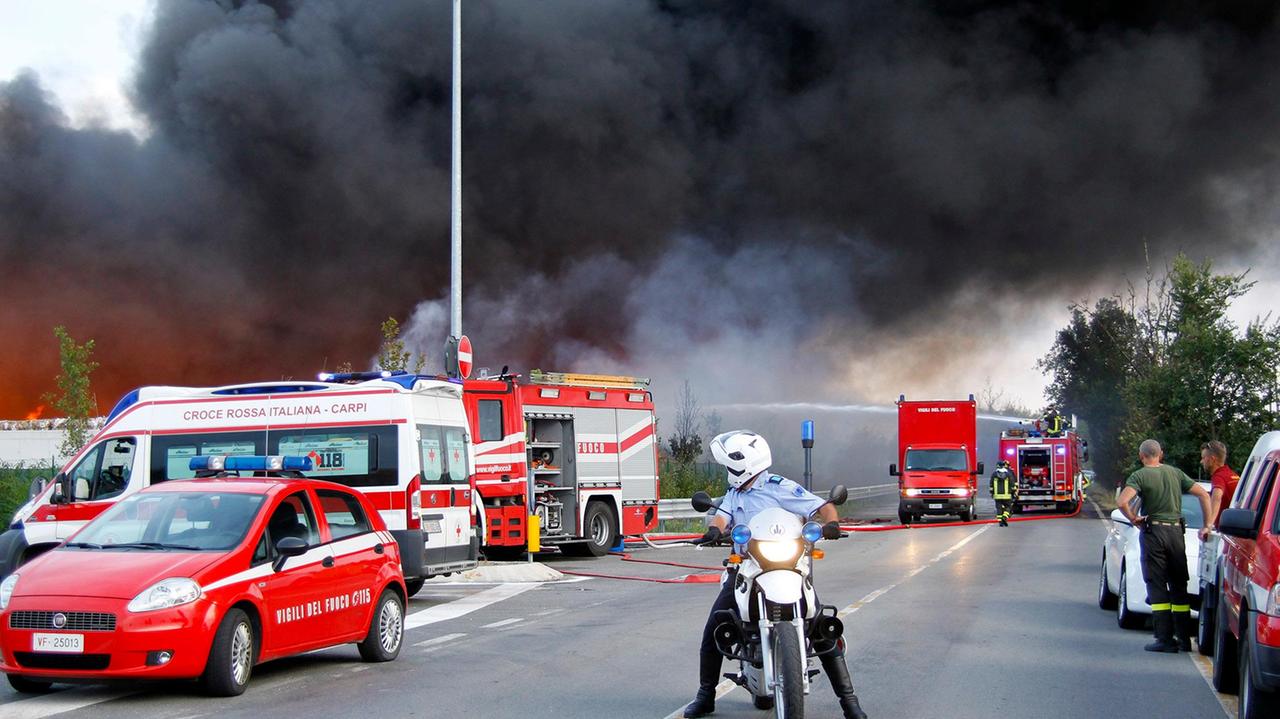 Un intervento di ambulanza e vigili del fuoco (Foto d'archivio)