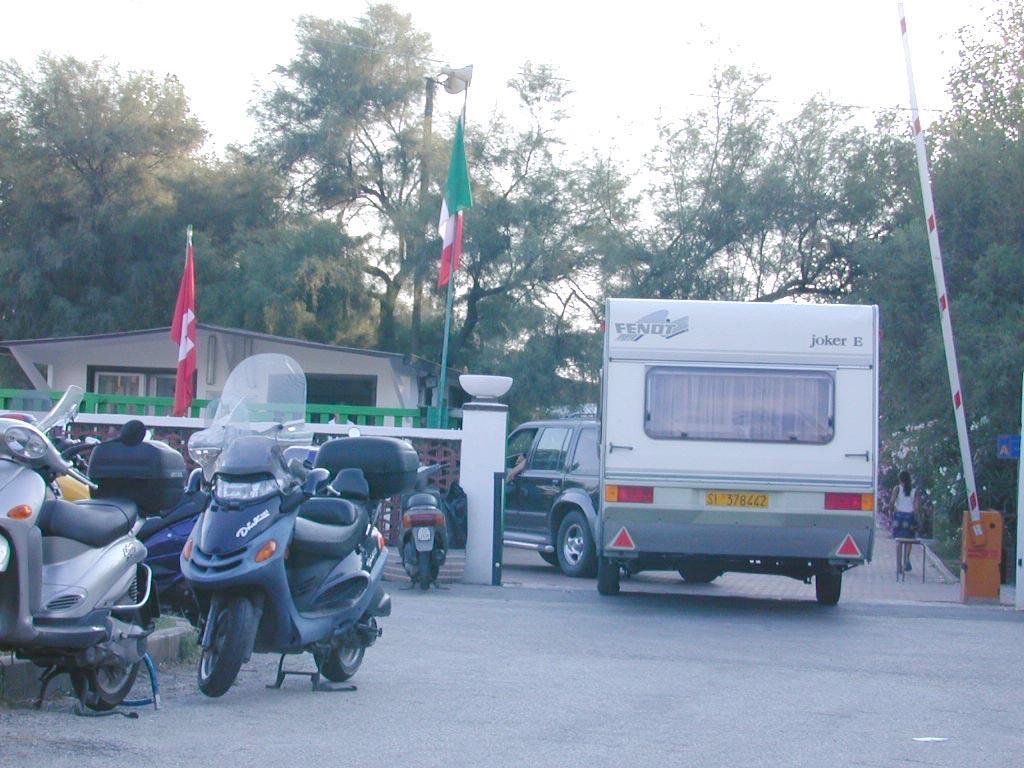 L'ingresso di un campeggio sul litorale pisano