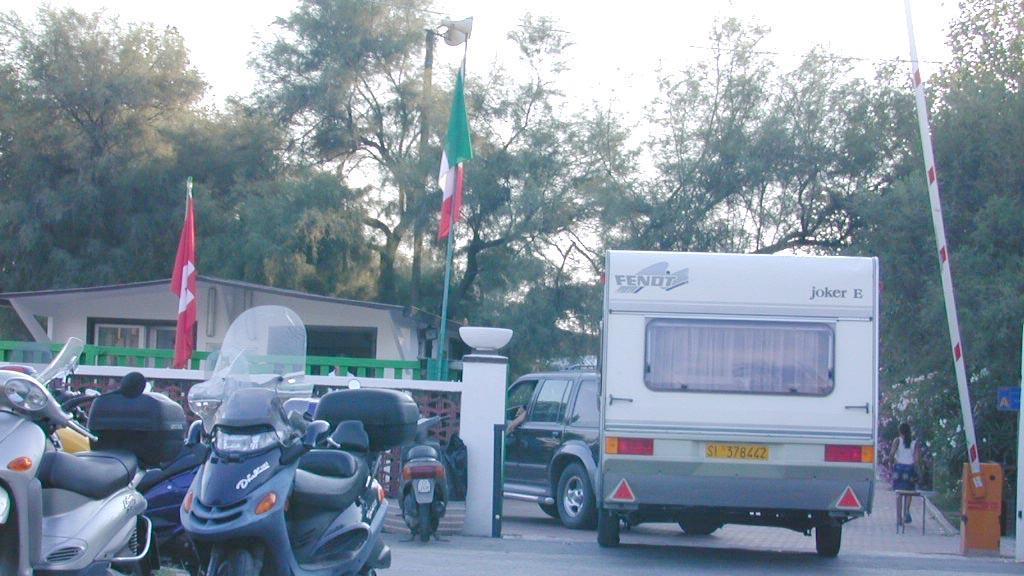 L'ingresso di un campeggio sul litorale pisano