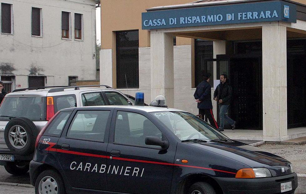 I carabinieri sventano il colpo in banca 