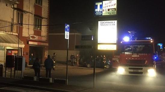 Brucia una cappa, fumo nel bar
