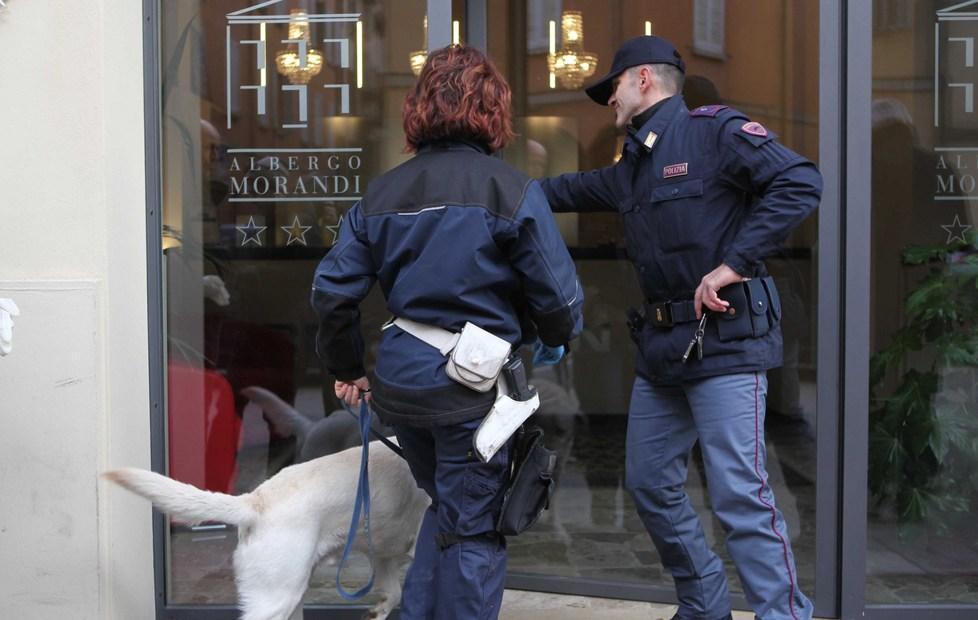 Spariti dall’hotel, i due stranieri non si trovano 