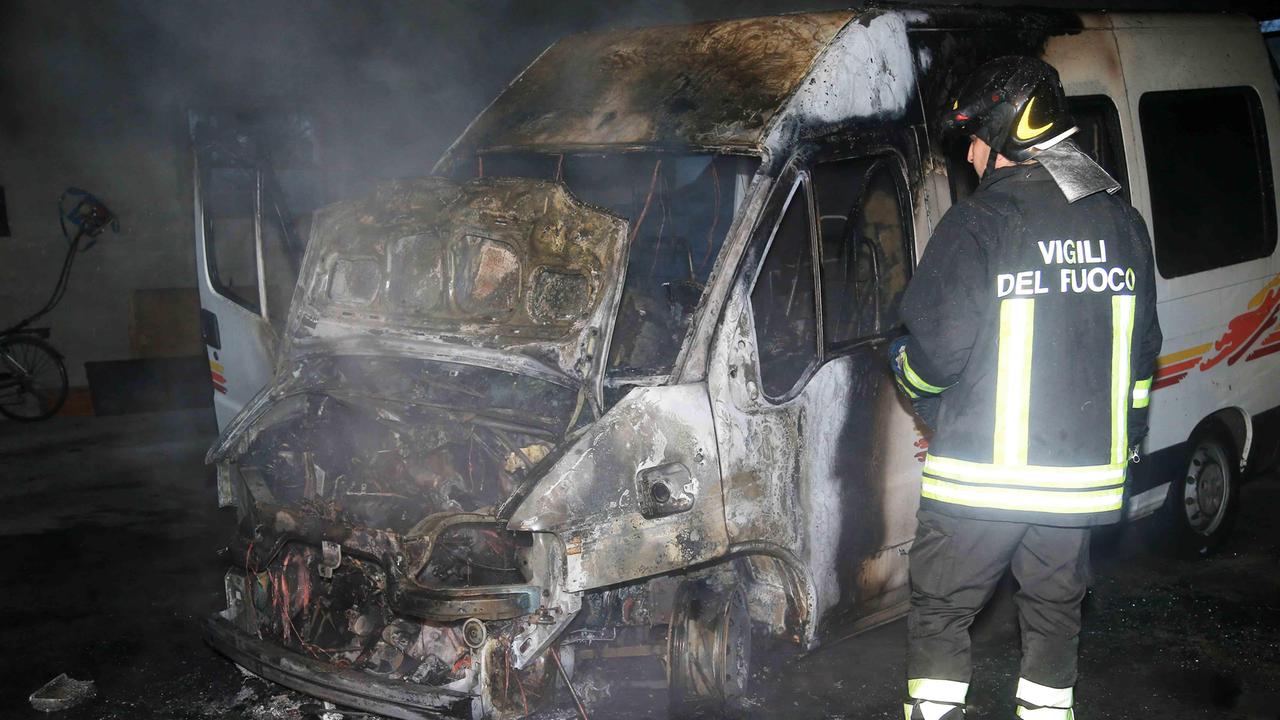 A fuoco furgone per il trasporto disabili