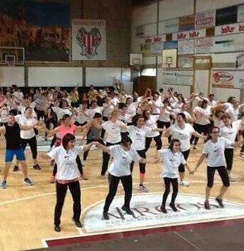 Palasport gremito e diverse donazioni per Michael 